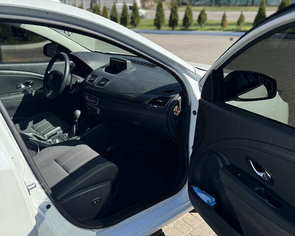 Белый Рено Меган, объемом двигателя 1.46 л и пробегом 242 тыс. км за 10000 $, фото 5 на Automoto.ua