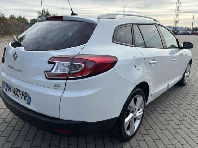 Белый Рено Меган, объемом двигателя 1.5 л и пробегом 230 тыс. км за 2500 $, фото 5 на Automoto.ua