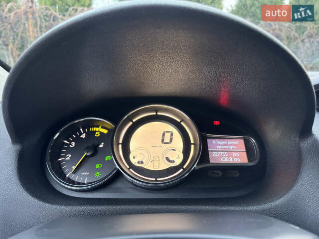 Білий Рено Меган, об'ємом двигуна 1.6 л та пробігом 227 тис. км за 7999 $, фото 46 на Automoto.ua