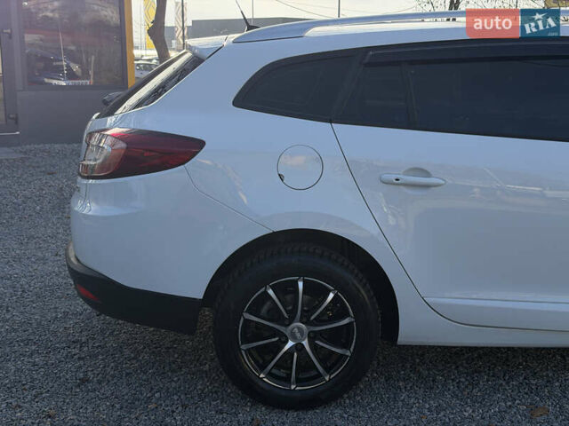 Белый Рено Меган, объемом двигателя 1.46 л и пробегом 178 тыс. км за 8550 $, фото 61 на Automoto.ua