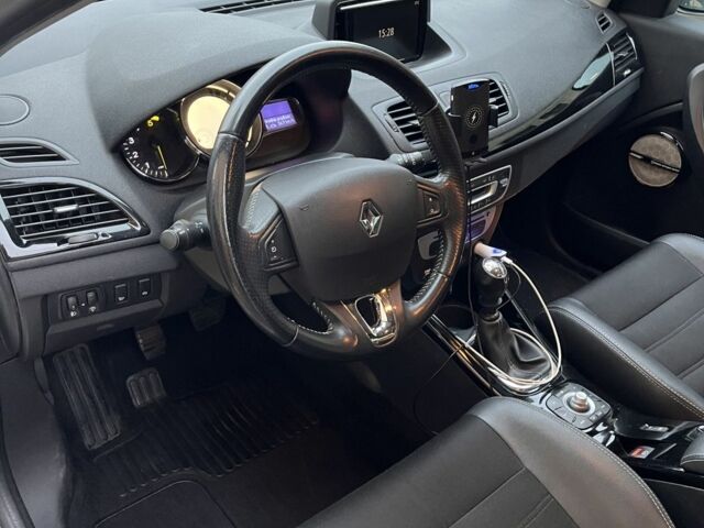 Белый Рено Меган, объемом двигателя 1.6 л и пробегом 167 тыс. км за 2600 $, фото 14 на Automoto.ua