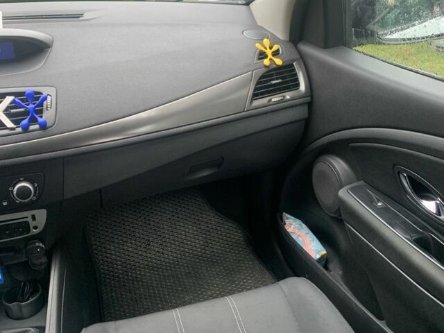 Білий Рено Меган, об'ємом двигуна 1.5 л та пробігом 226 тис. км за 7900 $, фото 10 на Automoto.ua