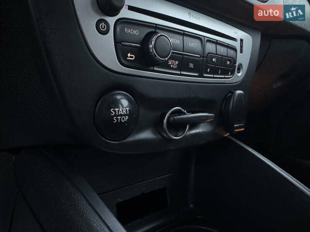 Білий Рено Меган, об'ємом двигуна 1.6 л та пробігом 227 тис. км за 7999 $, фото 50 на Automoto.ua