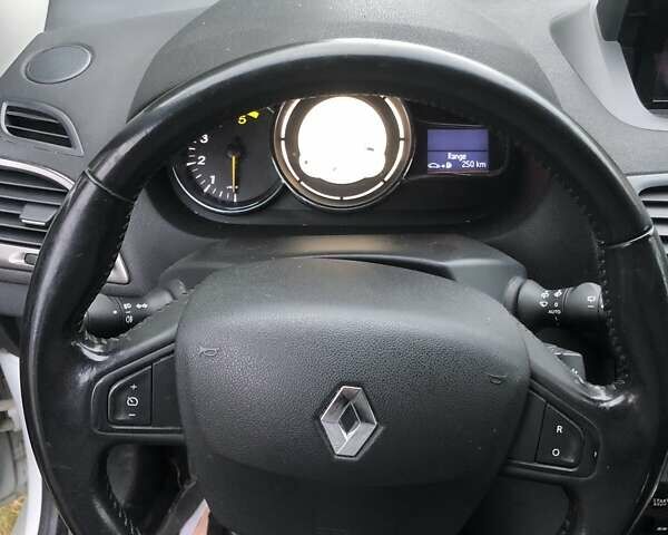 Белый Рено Меган, объемом двигателя 1.46 л и пробегом 238 тыс. км за 7600 $, фото 6 на Automoto.ua