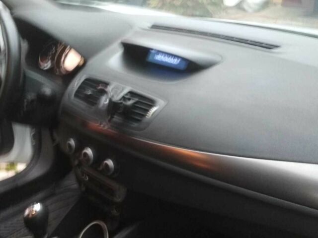 Белый Рено Меган, объемом двигателя 1.5 л и пробегом 274 тыс. км за 7200 $, фото 1 на Automoto.ua