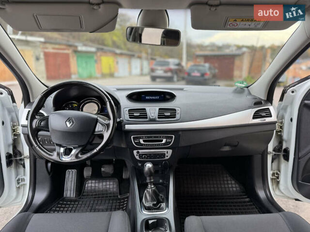 Белый Рено Меган, объемом двигателя 1.5 л и пробегом 225 тыс. км за 9850 $, фото 24 на Automoto.ua