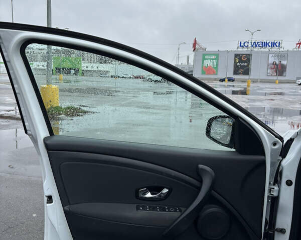 Белый Рено Меган, объемом двигателя 1.5 л и пробегом 242 тыс. км за 8700 $, фото 12 на Automoto.ua