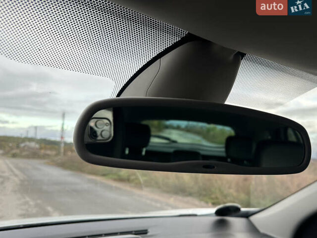 Белый Рено Меган, объемом двигателя 1.6 л и пробегом 217 тыс. км за 8750 $, фото 22 на Automoto.ua