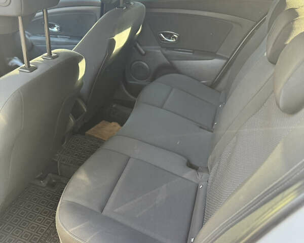 Белый Рено Меган, объемом двигателя 1.46 л и пробегом 140 тыс. км за 8500 $, фото 11 на Automoto.ua