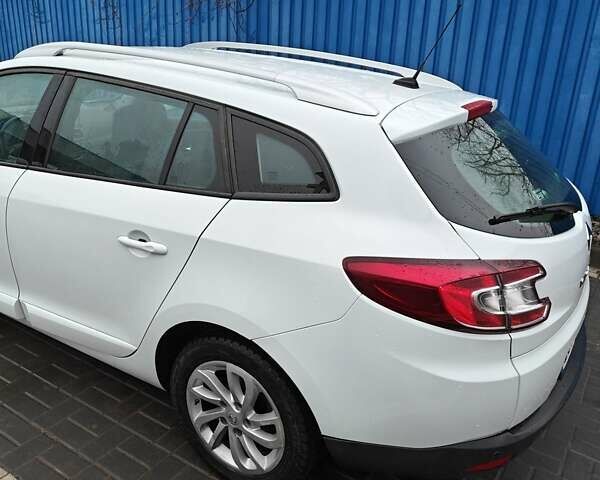 Белый Рено Меган, объемом двигателя 1.5 л и пробегом 131 тыс. км за 9300 $, фото 5 на Automoto.ua