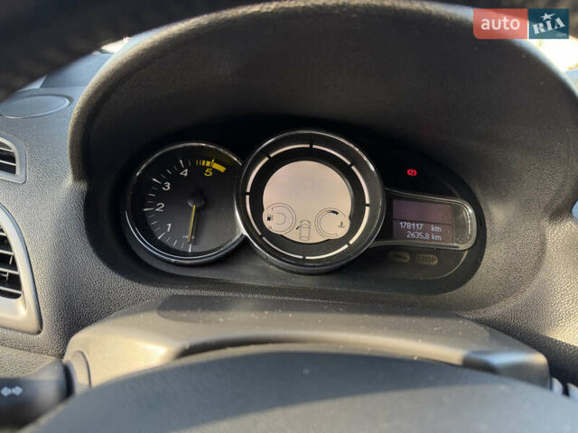 Белый Рено Меган, объемом двигателя 1.46 л и пробегом 178 тыс. км за 8550 $, фото 71 на Automoto.ua