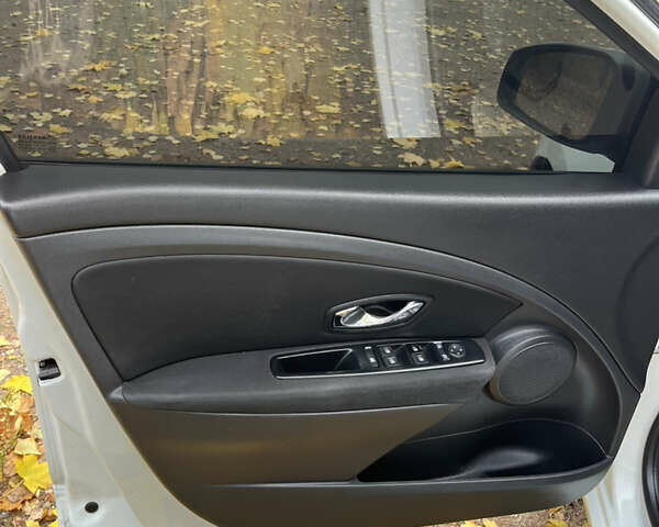 Белый Рено Меган, объемом двигателя 1.46 л и пробегом 272 тыс. км за 8500 $, фото 18 на Automoto.ua