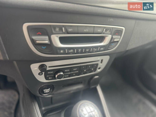 Белый Рено Меган, объемом двигателя 1.5 л и пробегом 280 тыс. км за 7750 $, фото 20 на Automoto.ua