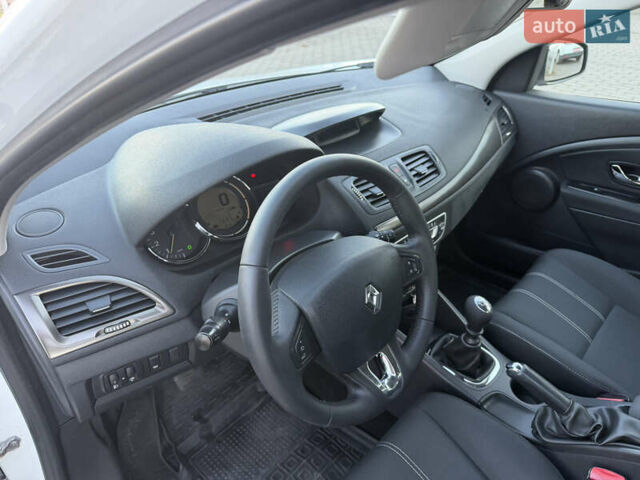 Белый Рено Меган, объемом двигателя 1.5 л и пробегом 265 тыс. км за 8550 $, фото 26 на Automoto.ua
