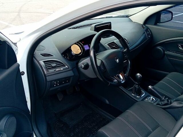 Белый Рено Меган, объемом двигателя 1.5 л и пробегом 238 тыс. км за 9200 $, фото 9 на Automoto.ua