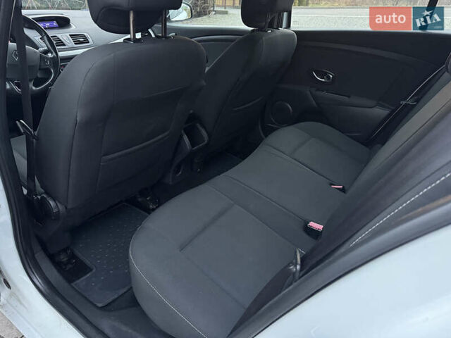 Білий Рено Меган, об'ємом двигуна 1.6 л та пробігом 227 тис. км за 7999 $, фото 39 на Automoto.ua