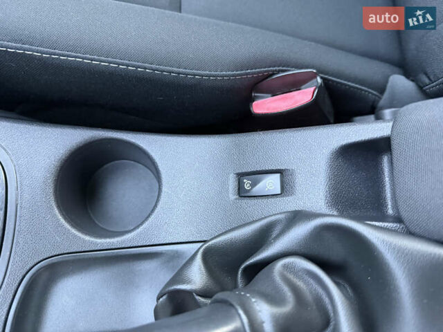 Белый Рено Меган, объемом двигателя 1.5 л и пробегом 265 тыс. км за 8550 $, фото 31 на Automoto.ua