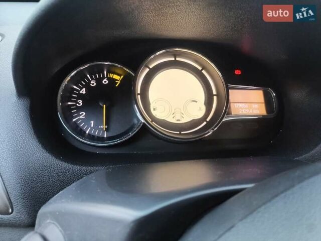 Белый Рено Меган, объемом двигателя 1.2 л и пробегом 180 тыс. км за 7200 $, фото 1 на Automoto.ua