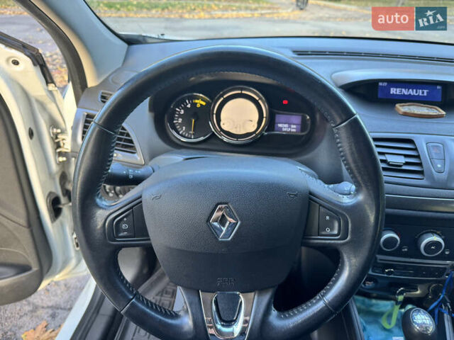 Белый Рено Меган, объемом двигателя 1.46 л и пробегом 140 тыс. км за 8500 $, фото 20 на Automoto.ua