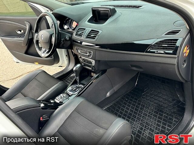 Белый Рено Меган, объемом двигателя 1.5 л и пробегом 182 тыс. км за 8750 $, фото 8 на Automoto.ua
