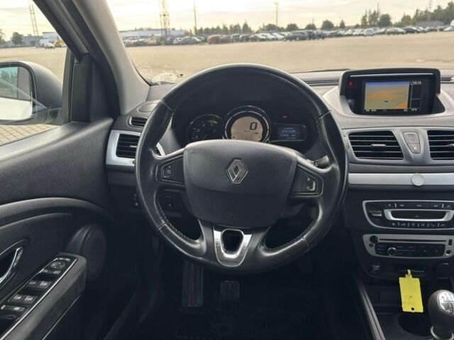 Белый Рено Меган, объемом двигателя 1.5 л и пробегом 230 тыс. км за 2500 $, фото 9 на Automoto.ua