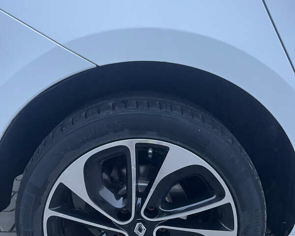 Белый Рено Меган, объемом двигателя 1.5 л и пробегом 223 тыс. км за 9900 $, фото 13 на Automoto.ua