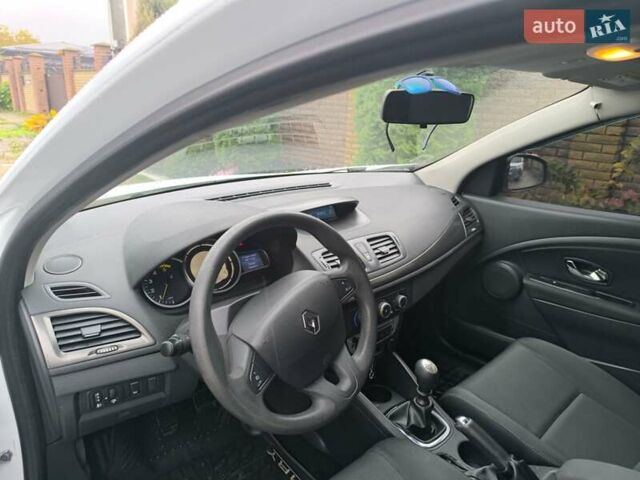 Білий Рено Меган, об'ємом двигуна 1.46 л та пробігом 302 тис. км за 7250 $, фото 2 на Automoto.ua