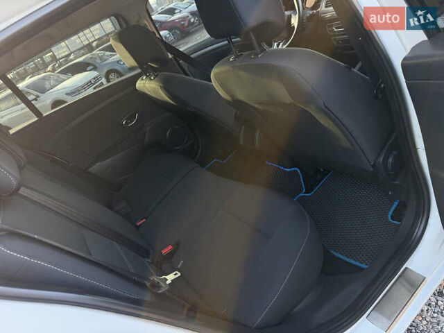 Белый Рено Меган, объемом двигателя 1.46 л и пробегом 178 тыс. км за 8550 $, фото 79 на Automoto.ua