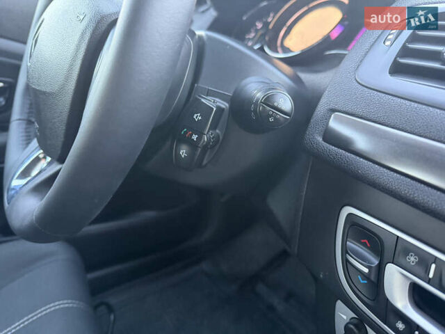 Белый Рено Меган, объемом двигателя 1.5 л и пробегом 265 тыс. км за 8550 $, фото 56 на Automoto.ua