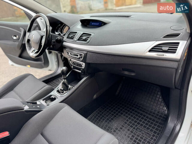 Белый Рено Меган, объемом двигателя 1.5 л и пробегом 225 тыс. км за 9850 $, фото 35 на Automoto.ua