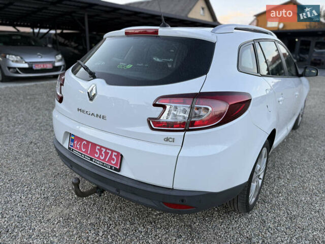 Белый Рено Меган, объемом двигателя 1.5 л и пробегом 245 тыс. км за 8250 $, фото 6 на Automoto.ua