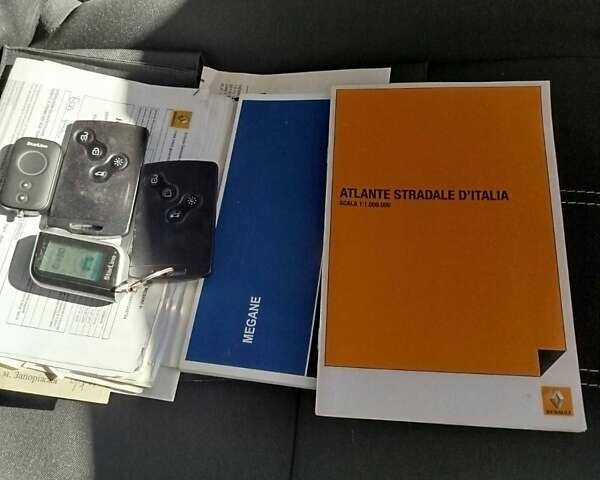 Белый Рено Меган, объемом двигателя 1.5 л и пробегом 208 тыс. км за 8900 $, фото 7 на Automoto.ua