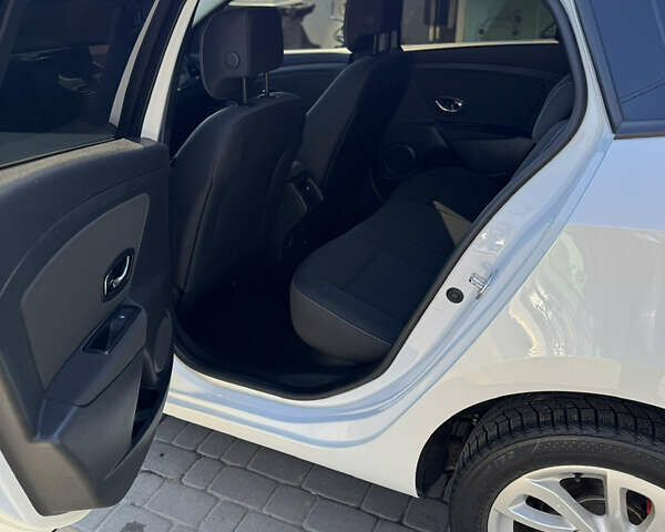 Белый Рено Меган, объемом двигателя 1.46 л и пробегом 242 тыс. км за 10000 $, фото 4 на Automoto.ua