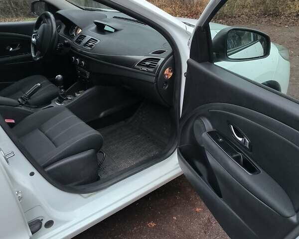 Белый Рено Меган, объемом двигателя 1.46 л и пробегом 279 тыс. км за 7800 $, фото 22 на Automoto.ua