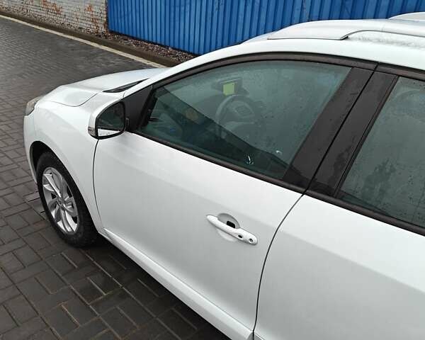 Белый Рено Меган, объемом двигателя 1.5 л и пробегом 131 тыс. км за 9300 $, фото 6 на Automoto.ua