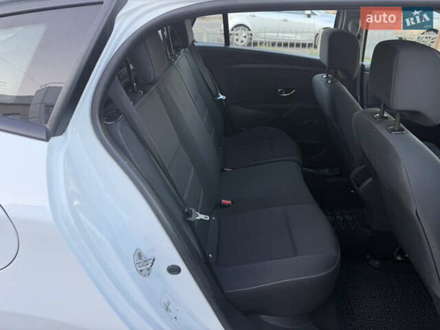 Белый Рено Меган, объемом двигателя 1.5 л и пробегом 265 тыс. км за 8550 $, фото 41 на Automoto.ua