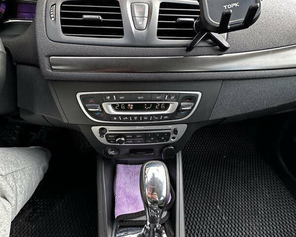 Білий Рено Меган, об'ємом двигуна 1.46 л та пробігом 270 тис. км за 7950 $, фото 9 на Automoto.ua