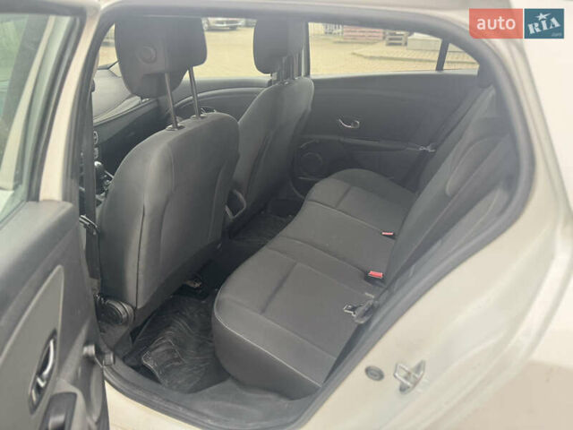 Белый Рено Меган, объемом двигателя 1.5 л и пробегом 280 тыс. км за 7750 $, фото 23 на Automoto.ua