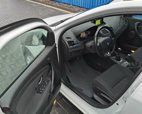 Белый Рено Меган, объемом двигателя 1.5 л и пробегом 131 тыс. км за 9300 $, фото 9 на Automoto.ua