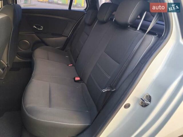 Білий Рено Меган, об'ємом двигуна 1.5 л та пробігом 165 тис. км за 8150 $, фото 36 на Automoto.ua