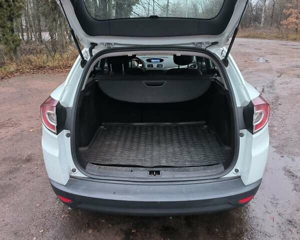 Белый Рено Меган, объемом двигателя 1.46 л и пробегом 279 тыс. км за 7800 $, фото 18 на Automoto.ua