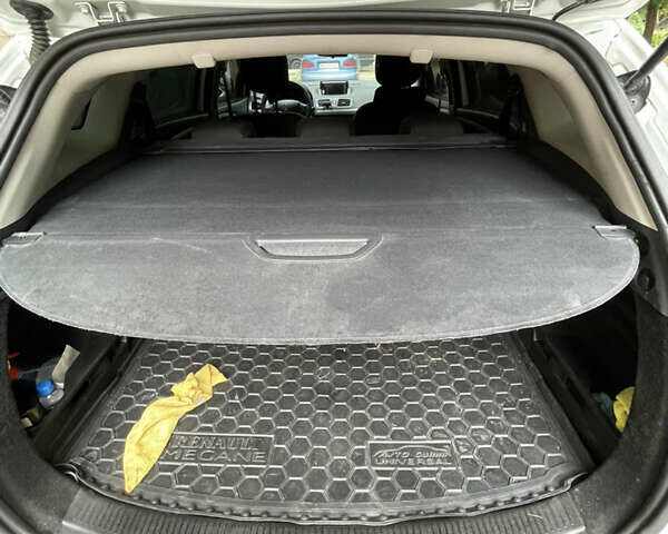 Белый Рено Меган, объемом двигателя 1.5 л и пробегом 235 тыс. км за 9100 $, фото 6 на Automoto.ua