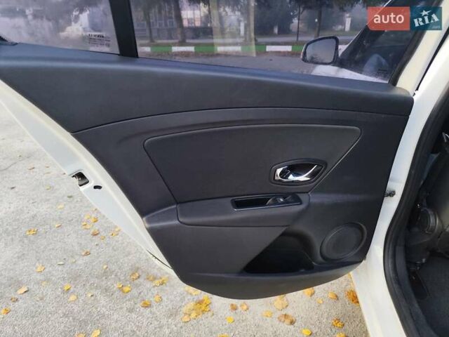 Білий Рено Меган, об'ємом двигуна 1.5 л та пробігом 165 тис. км за 8150 $, фото 39 на Automoto.ua