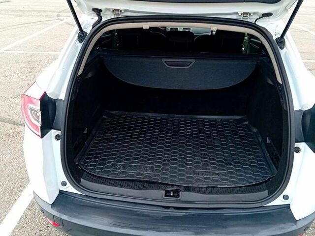 Белый Рено Меган, объемом двигателя 1.5 л и пробегом 238 тыс. км за 9200 $, фото 2 на Automoto.ua