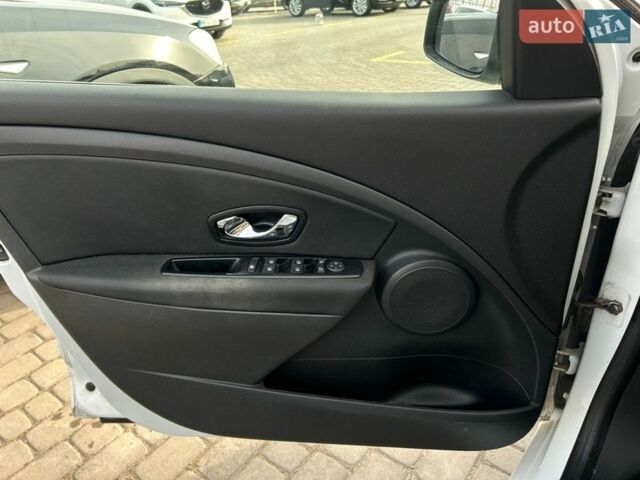 Білий Рено Меган, об'ємом двигуна 1.5 л та пробігом 226 тис. км за 8800 $, фото 13 на Automoto.ua