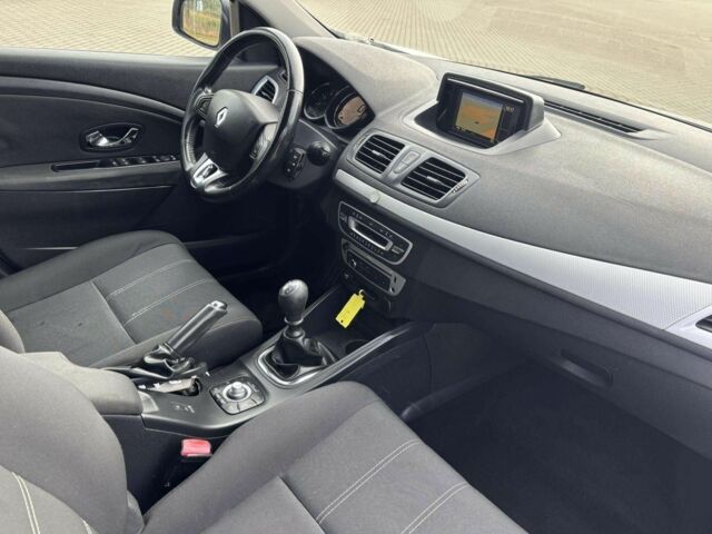 Белый Рено Меган, объемом двигателя 1.5 л и пробегом 230 тыс. км за 2500 $, фото 1 на Automoto.ua