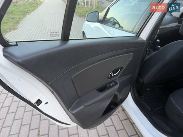 Белый Рено Меган, объемом двигателя 1.5 л и пробегом 265 тыс. км за 8550 $, фото 33 на Automoto.ua