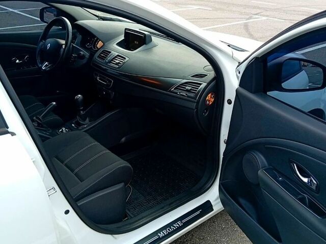 Белый Рено Меган, объемом двигателя 1.5 л и пробегом 238 тыс. км за 9200 $, фото 6 на Automoto.ua