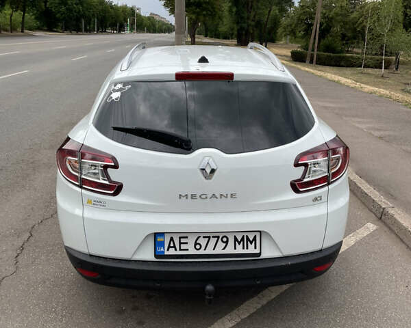 Белый Рено Меган, объемом двигателя 1.5 л и пробегом 235 тыс. км за 9100 $, фото 1 на Automoto.ua