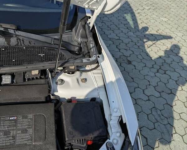Білий Рено Меган, об'ємом двигуна 1.6 л та пробігом 247 тис. км за 8900 $, фото 41 на Automoto.ua
